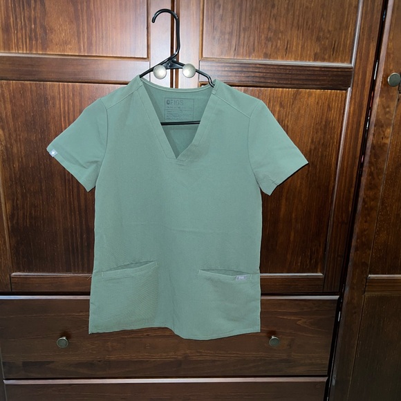 FIGS Womens Technical Collection Scrubs Casma top Green XXS - Picture 1 of 3